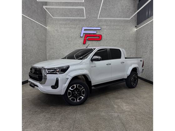 TOYOTA HILUX 2.8 D-4D TURBO DIESEL CD SRX 4X4 AUTOMÁTICO